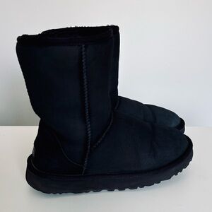 UGG Classic Short II Boots Black Suede Sheepskin Shearling Size 8